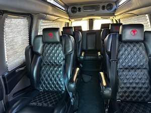 Magnifique fourgonnette de conversion G-M-C Sa-va-na G2-500 Explorer 2023, transmission automatique, moteur V8 - Product Image 3