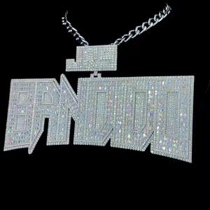 Pendentif en diamant personnalisé en moissanite de qualité supérieure, élégant, pour les événements et les célébrations féminines, disponible à la vente - Product Image 3