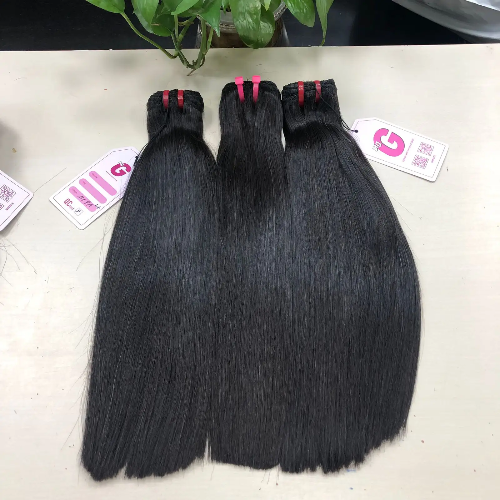 Weave natural straight black Vietnamese human hair to make wig