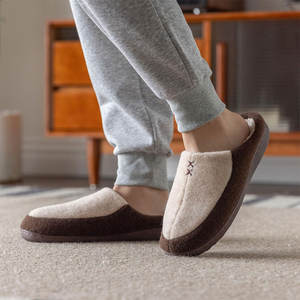 Pantuflas de Hotel de Diseño Nuevo y Moderno con Suela Gruesa, Pantuflas Desechables de Felpa Recicladas para Huéspedes - Product Image 2