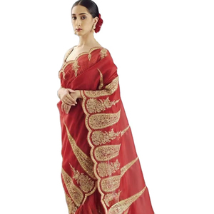 Heavy Multy Coading & Sequins Trabajo de bordado realizado en Sari que combina patrones florales digitales con textura suave y cortina fluida - Product Image 1