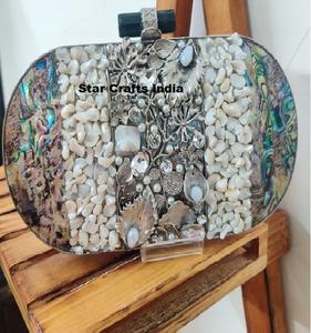 Embrague de resina de mano acrílica para Mujer de Nueva moda con patrón floral para ocasiones especiales disponible a un precio resina hecha a medida - Product Image 3