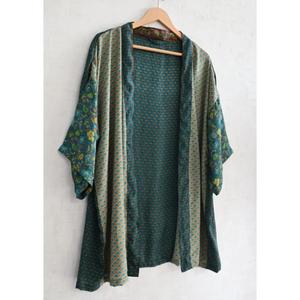 Robe kimono bohème grande taille en soie patchwork à col en V, faite à la main, imprimé indien, veste de détente élégante, vêtement de nuit, couvre-vêtement - Product Image 2