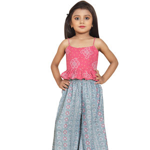 Conjunto de Top Corto con Estampado Bandhani y Sharara Gris de Shoryam Fashion para Niñas, Traje Indo-Occidental de 2 Piezas para Fiestas - Product Image 1