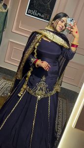 Readymade Salwar Kameez Costume pour femme en tissu de soie avec broderie élégante pour mariage et festival Porter au prix de gros - Product Image 5