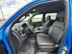 Camioneta Usada en Buenas Condiciones, OFERTA ESPECIAL, 2025 REBELS CREW 4X4 - Product Image 3