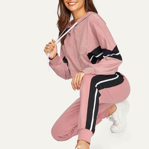 Chándal de estilo callejero con aspecto único y construcción de alta calidad Chándal de algodón suave para mujer - Product Image 5