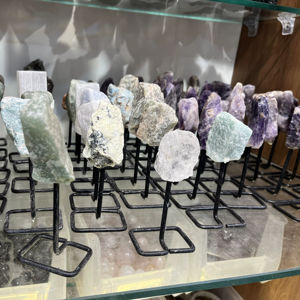 Pierre brute naturelle non taillée, spécimen de pierres précieuses, améthyste, cristal de guérison, présentoir, fournisseur en gros, boutique en Inde, 5-6 - Product Image 6