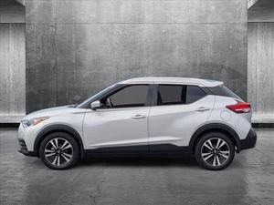 Nissan Kicks SV 2019 Usado, Color Oscuro, Tapicería de Tela, R17, Volante a la Izquierda - Product Image 2