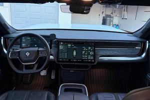 VOITURE ÉLECTRIQUE EXTRÊMEMENT PROPRE 2023 RIVI-AN R1S QUAD-MOTOR AWD GRANDE BATTERIE PRÊTE À ÊTRE EXPÉDIÉE - Product Image 6