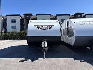 Casa Contenedor Móvil Prefabricada Moderna de Lujo Usada, Modelo F-o-r-e-s-t R-i-v-e-r Wildwood Fsx 164R-B-L-E - Product Image 4