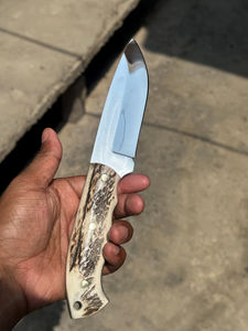 Cuchillo de Caza y Camping Hecho a Mano con Hoja Fija de Acero Inoxidable OEM, Mango de Cuerno de Ciervo, Funda de Cuero Personalizada, Garantía de 3 Años - Product Image 2
