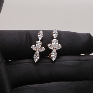 Boucles d'oreilles en or 14KT de l'élégance intemporelle avec diamants de laboratoire taille marquise et poire pour les occasions spéciales - Product Image 2