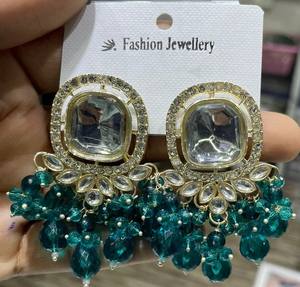 INDIO ÚLTIMO TRADICIONAL KUNDAN CHAPADO EN ORO ALTO CON DISEÑADOR DE PERLAS HERMOSO JUEGO DE PENDIENTES KUNDAN FANCY PARA MUJERES Y NIÑAS - Product Image 5