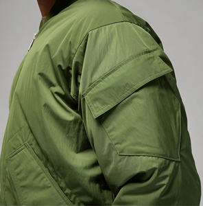 Trendsetting Satin Varsity Jacket OEM Bomber Baseball Coat Parche personalizado Estilo para jóvenes Moda Unisex College Look - Product Image 5