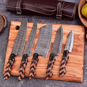 Ensemble de couteaux de chef sur mesure de qualité supérieure, manche en bois avec lame gravée en acier Damas, matériau solide, faible MOQ - Product Image 4