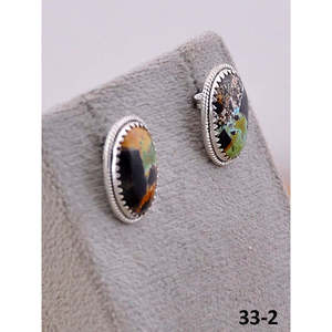 Boucles d'oreilles clous classiques faites à la main Southwest en turquoise Black Jack et argent sterling avec sertissage clos pour mariages ou soirées - Product Image 3