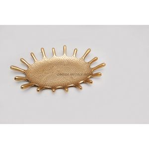 Plateau de service rectangulaire argenté élégant avec un design géométrique complexe, parfait pour présenter des friandises et améliorer la décoration - Product Image 4