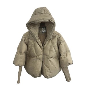 Chaqueta acolchada con cremallera de calidad superior, chaqueta acolchada con diseño personalizado para mujer, chaqueta de invierno elegante con capucha al por mayor - Product Image 1