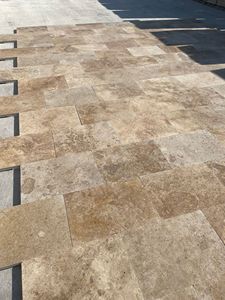 2025 Goedkope Prijs Hoge Kwaliteit Kalkoenfabriek Groothandel Natuurlijke Beige Travertijn Tuimelde Bruine Rustieke Straatstenen Vloeren Buiten - Product Image 5
