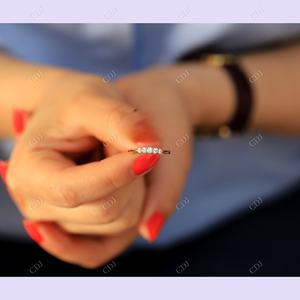 Dainty แหวนแต่งงาน,แหวนแกะสลักสีโรสโกลด์18K ได้รับการรับรองจาก Moissanite หินทรงกลม5เม็ดดีไซน์เครื่องประดับทำด้วยมือ - Product Image 4