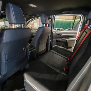 Pour Toyota Hilux 4x4 SUV, transmission automatique, moteur diesel turbo 6.1-8L, traction avant, conduite à droite, sièges en cuir, pneus R19, arrière foncé - Product Image 4