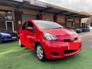 TOYOTA AYGO USADO CON VOLANTE A LA IZQUIERDA/DERECHA - Product Image 2