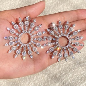 ต่างหูเพชรมอยส์ซอไนต์ต่างหูเพชรเม็ดใหญ่ต่างหูเพชรเม็ดใหญ่จากดีไซน์หรูหราสำหรับเจ้าสาวของขวัญแต่งงาน - Product Image 1