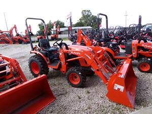 รถแทรกเตอร์ Kubota BX23S มือสองสภาพดี พร้อมอุปกรณ์ตัดหญ้า ตักหน้า และขุดหลัง - Product Image 6