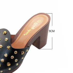 Da <span class=keywords><strong>donna</strong></span> eleganti ciabatte estive da <span class=keywords><strong>donna</strong></span> <span class=keywords><strong>sandali</strong></span> con tacchi quadrati in pelle nera bianca moda <span class=keywords><strong>donna</strong></span> scivoli traspiranti - Product Image 6