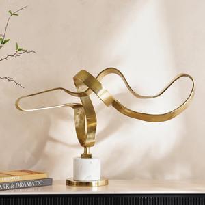 Sculpture noire à la mode pièce décorative faite à la main accrocheuse idéale pour la pièce maîtresse de salon ou de bureau - Product Image 6