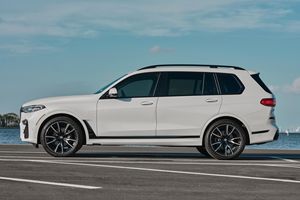 2021 X7 xDrive40i ~5,500 Millas, Motor Turbo de 6 Cilindros, Tracción en las Cuatro Ruedas, Equipamiento de Alta Gama, Sin Modificaciones - Product Image 3