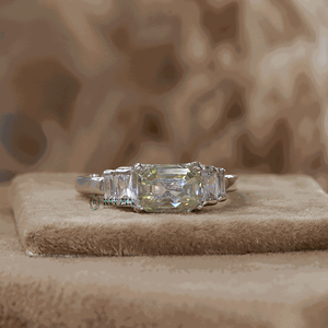 Bague de mariage 1.75 CT blanc cassé émeraude et diamant taille baguette 5 pierres style broche ronde - Product Image 4