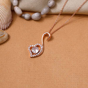 Collier avec pendentif en forme de cœur plaqué or rose, cadeau tendance pour femmes - Product Image 4
