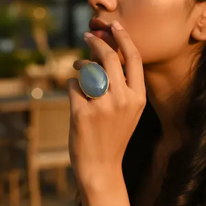 แหวนเงินแท้ 925 ประดับด้วยพลอยชาลเซโดนีทรงรี ดีไซน์หรูหรา สำหรับผู้หญิง - Product Image 1