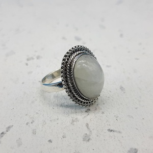 Bague en argent sterling 925 pour femme à la mode faite à la main pierre de naissance délicate pierre de lune arc-en-ciel naturelle avec perle de diamant - Product Image 1