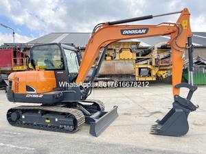 Mini pelle DX55-9C Doosan d'une capacité de 5.5 tonnes avec moteur Yuchai pour les constructions à Shanghai - Product Image 2