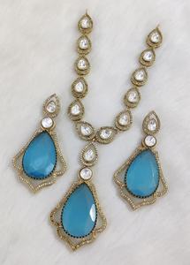 Collar de Mujer Vjoshijewels con Corte de Latón y Piedra Monalisa, de Alta Calidad, Lujoso, Minimalista, Perfecto para Fiestas - Product Image 2