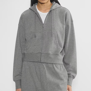 Nuevos Conjuntos Deportivos Cortos Grises con Logotipo Personalizado al por Mayor, Conjuntos Deportivos con Capucha y Cremallera para Mujer, Transpirables, Estilo Urbano, Joggers para Mujer - Product Image 4