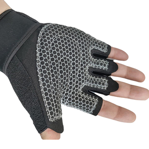 Best Design Wholesale Customized Logo Printing <b>Light</b> Weight Half <b>Finger</b> Coverage Weightlifting Gym Wear Gym Gloves - Product Image 3
