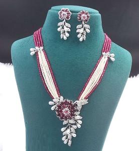 Ensemble collier et boucles d'oreilles de mariée en diamant américain de luxe pour le mariage et la fête disponibles à un prix abordable depuis l'Inde - Product Image 1
