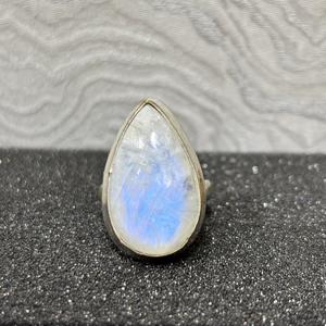 Bagues en pierre de lune arc-en-ciel plaquées argent, pierres précieuses en pierre de lune en vrac, bagues de créateur, vente en gros, cadeaux de mariage, anniversaires - Product Image 3