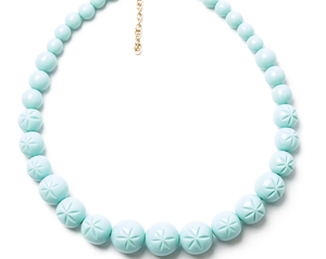 Découvrez notre collier artisanal en résine de style ange avec motif floral, un mélange parfait d'art et d'élégance. Fabriqué avec une haute qualité - Product Image 3