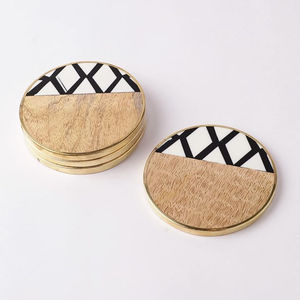 Ensemble de dessous-de-verre ronds en bois d'acacia faits à la main en gros avec un motif de vague en résine blanche, accessoire de décoration d'intérieur parfait à un prix avantageux - Product Image 2