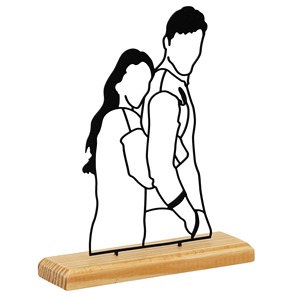 Estatua de Pareja de Metal Negro Atractiva con Base de Madera, Pieza Decorativa Perfecta para Interiores Elegantes y Cálidos de la India - Product Image 6