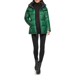 Veste matelassée pour femme tendance OEM, design respirant de haute qualité, fermeture éclair, broderie personnalisée, logo élégant, vêtements d'hiver - Product Image 5