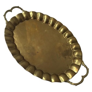 Plateaux et plats de service en laiton au design vintage et antique avec poignée en laiton de haute qualité sur Offre Spéciale ustensiles de cuisine fabriqués en Inde - Product Image 1
