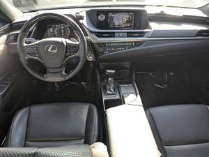 Utilisé 2019 Lex-us ES 350 FWD - Product Image 3