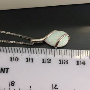 จี้โอปอลเงินสำหรับเด็ก รูปทรงหยดน้ำ ประดับพลอยโอปอลธรรมชาติ ดีไซน์น่ารัก เหมาะสำหรับโอกาสทางพุทธศาสนา - Product Image 1