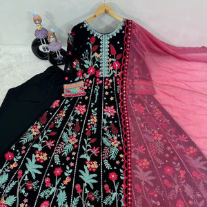 Dernier modèle Top de travail brodé en fausse georgette chine et pantalon en soie beurre et Dupatta au prix de gros - Product Image 1